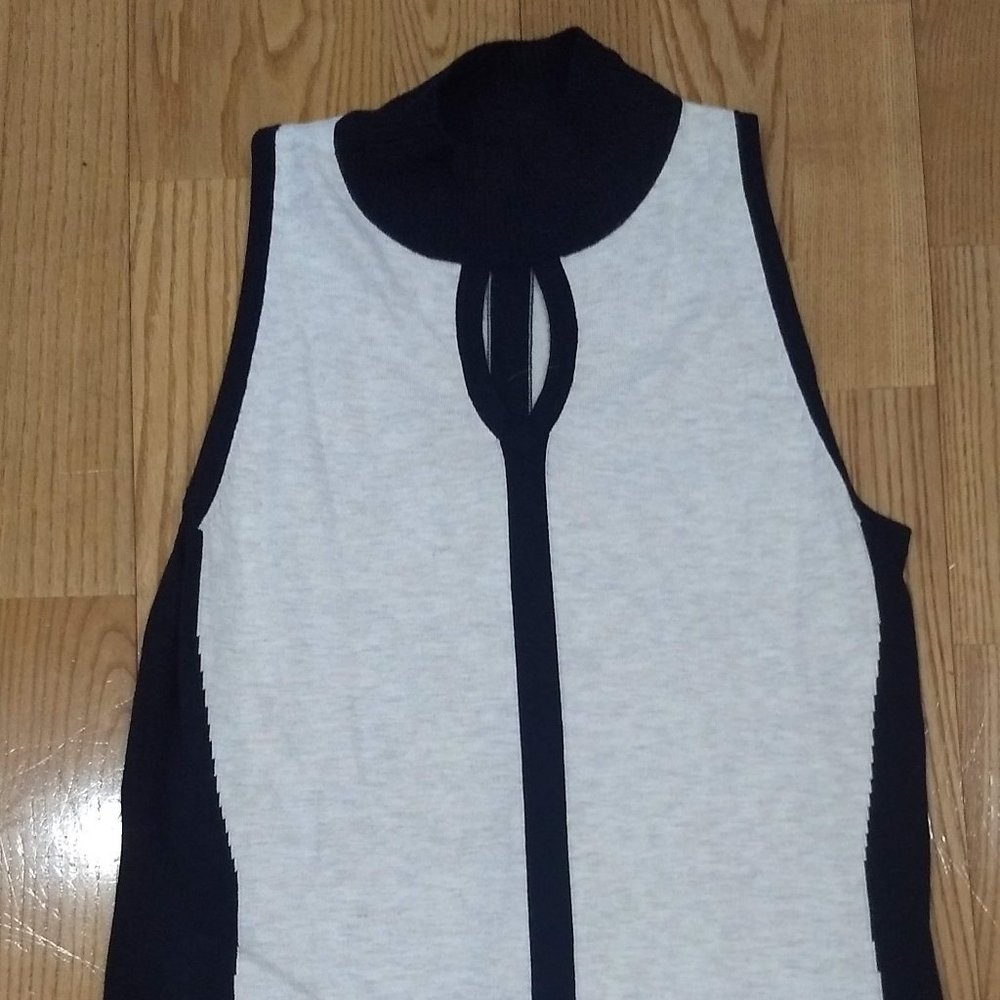 Women's Premise Sweater Size Meidum